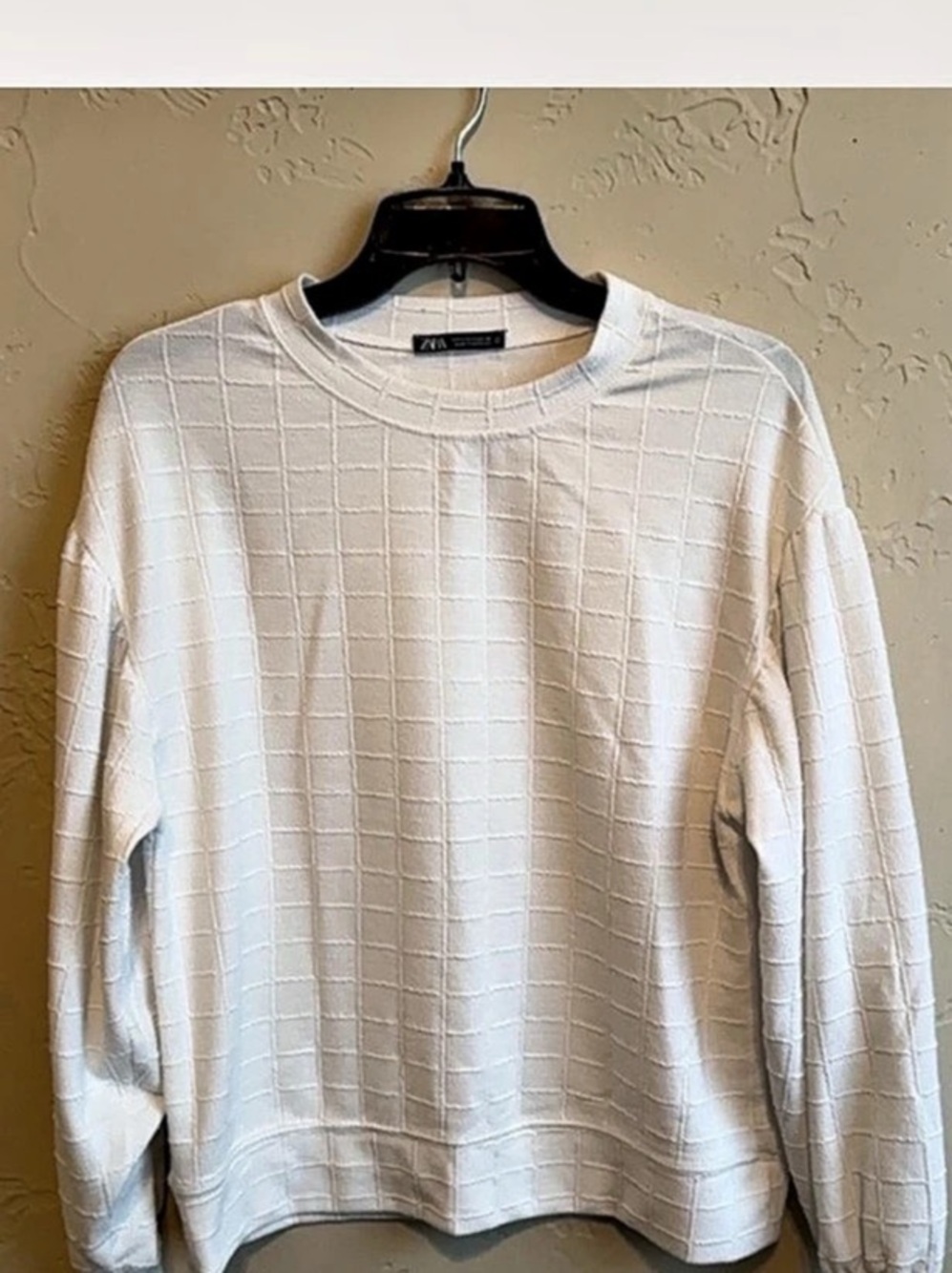 Zara White Textured Crew Neck Sweater Like New